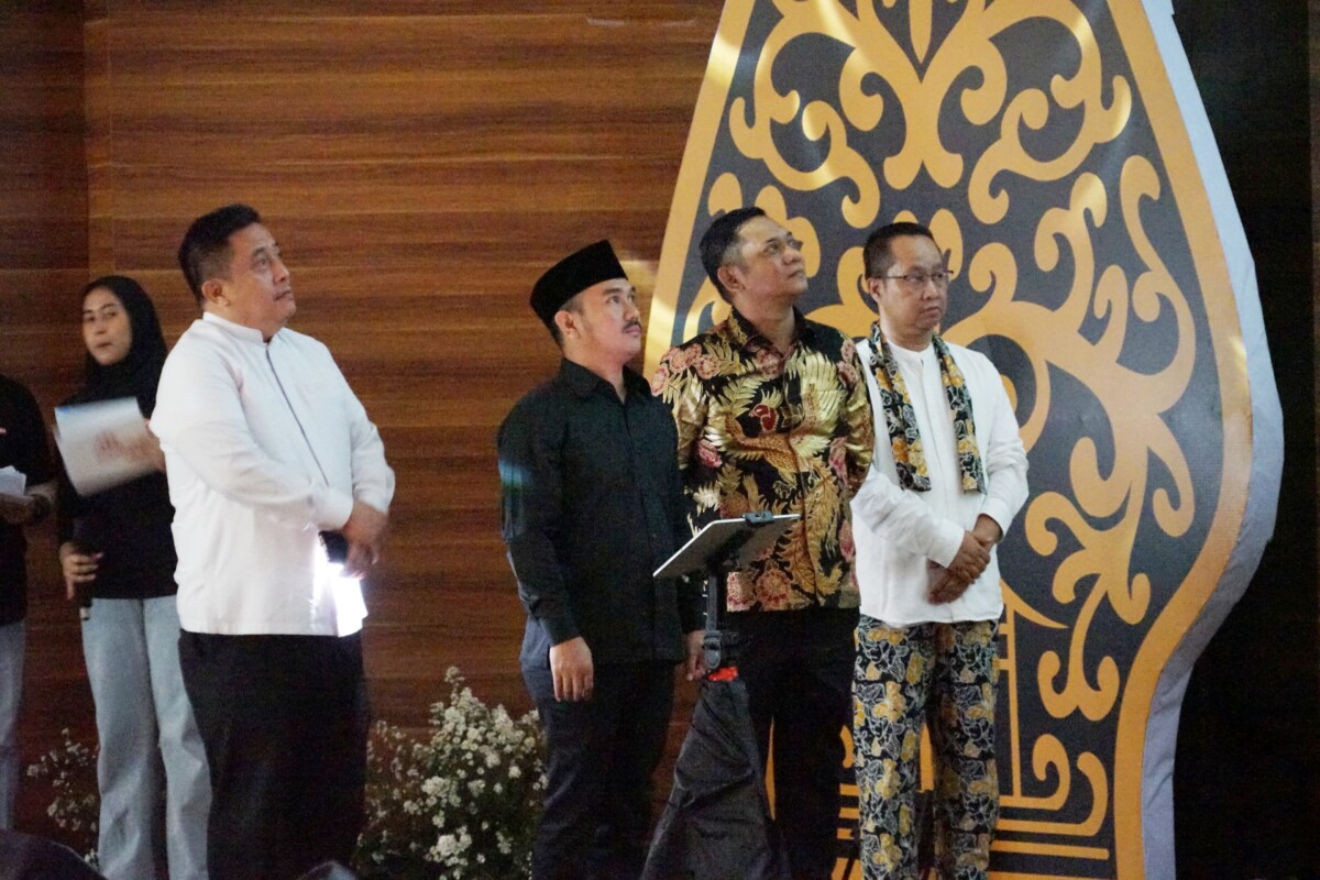 Pemerintah Kabupaten Bekasi resmi meluncurkan layanan pengaduan masyarakat berbasis WhatsApp bernama Lapor AA Bupati. Inovasi ini bertujuan memudahkan masyarakat dalam menyampaikan aspirasi, keluhan, dan saran secara langsung kepada pemerintah daerah.