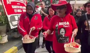 Dewan Pimpinan Pusat (DPP) Partai Demokrasi Indonesia Perjuangan (PDI Perjuangan) menggelar peringatan 29 tahun Peristiwa Kudatuli (Kerusuhan Dua Puluh Tujuh Juli) di kantor pusat partai, Jalan Diponegoro, Menteng, Jakarta Pusat, pada Minggu (27/7/2025). Foto Yusuf