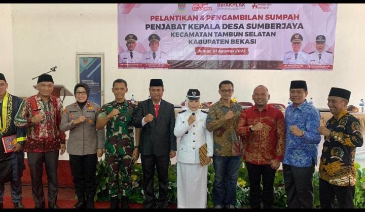 Camat Tamsel resmi melantik Ike Rahmawati sebagai Penjabat (Pj) Kepala Desa Sumber Jaya, menggantikan pejabat sebelumnya yang meninggal dunia pada Juni 2025 lalu. Pelantikan dan pengambilan sumpah jabatan dilaksanakan bertempat di Aula GOR Desa Sumber Jaya, Kecamatan Tambun Selatan pada Jumat,(1/8/2025).