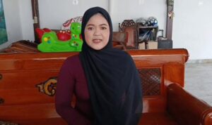Ratu Ipana (19), Ketua RW 09