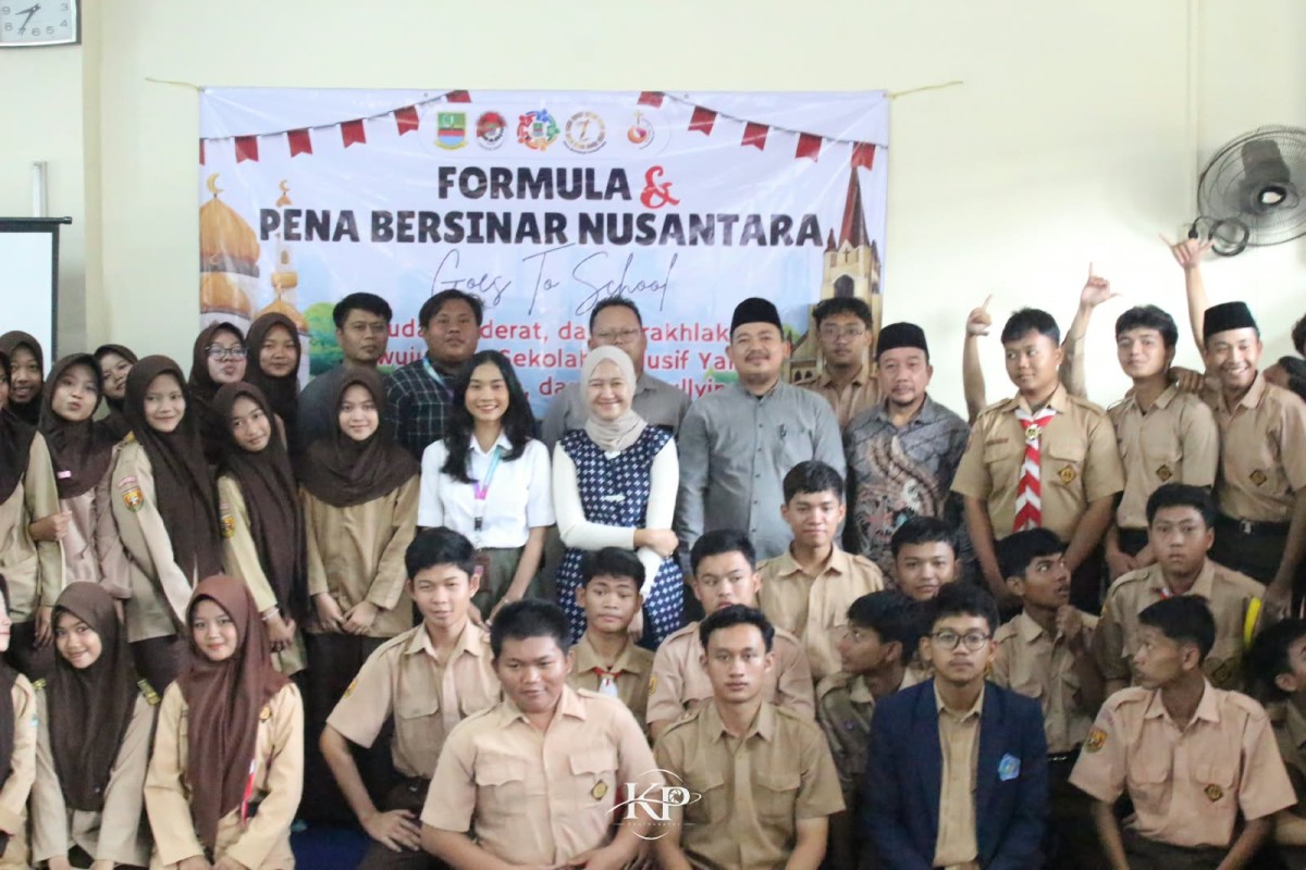 Forum Pemuda Lintas Agama Kabupaten Bekasi dan Pena Bersinar Nusantara saat menggelar program Goes to School bertema sekolah inklusif dan anti-bullying di MA Nurul Huda, Kabupaten Bekasi, Sabtu 10 Oktober 2026.