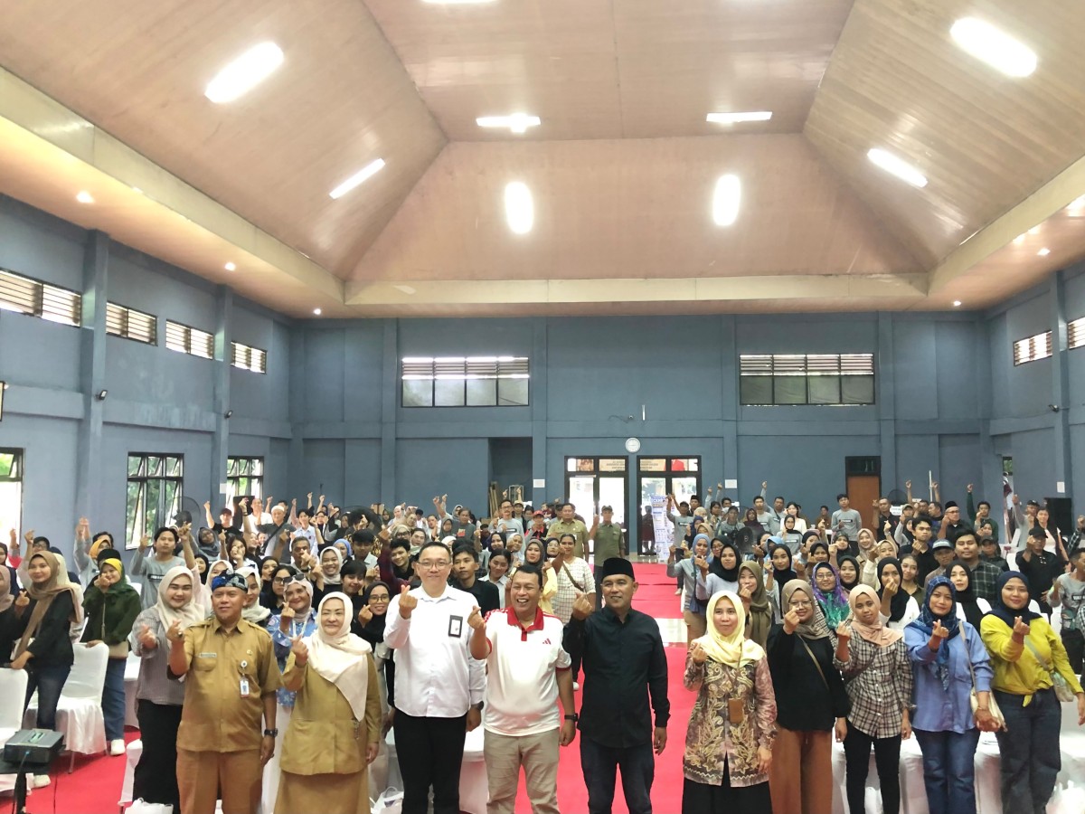 Potrer paska Kegiatan Sosialisasi KEMENDUKBANGGA/BKKBN di Balai Rakyat Mekarsari, Senin 26 Oktober 2026